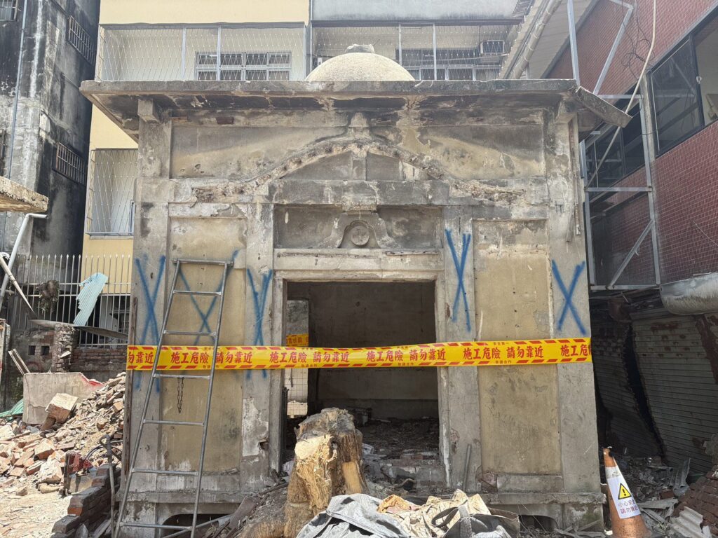 中區自由路民宅環境清理發現疑似文資建物-中市文化局啟動暫定古蹟程序、圍設保護範圍