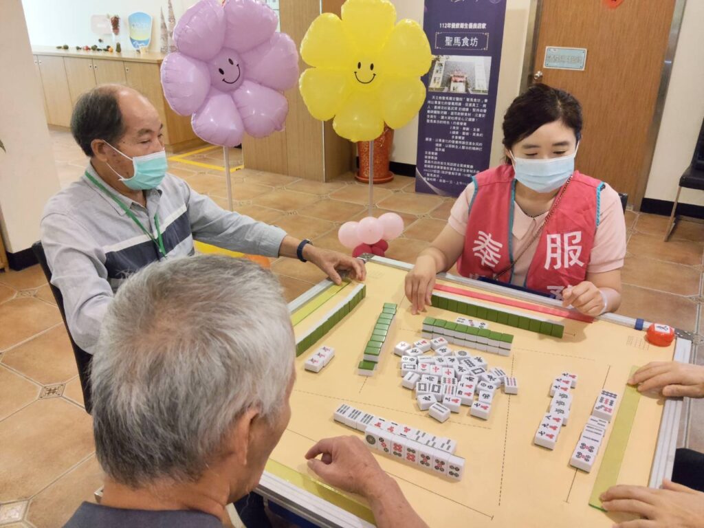 結合娛樂與預防　聖馬失智中心推動「健腦麻將」
