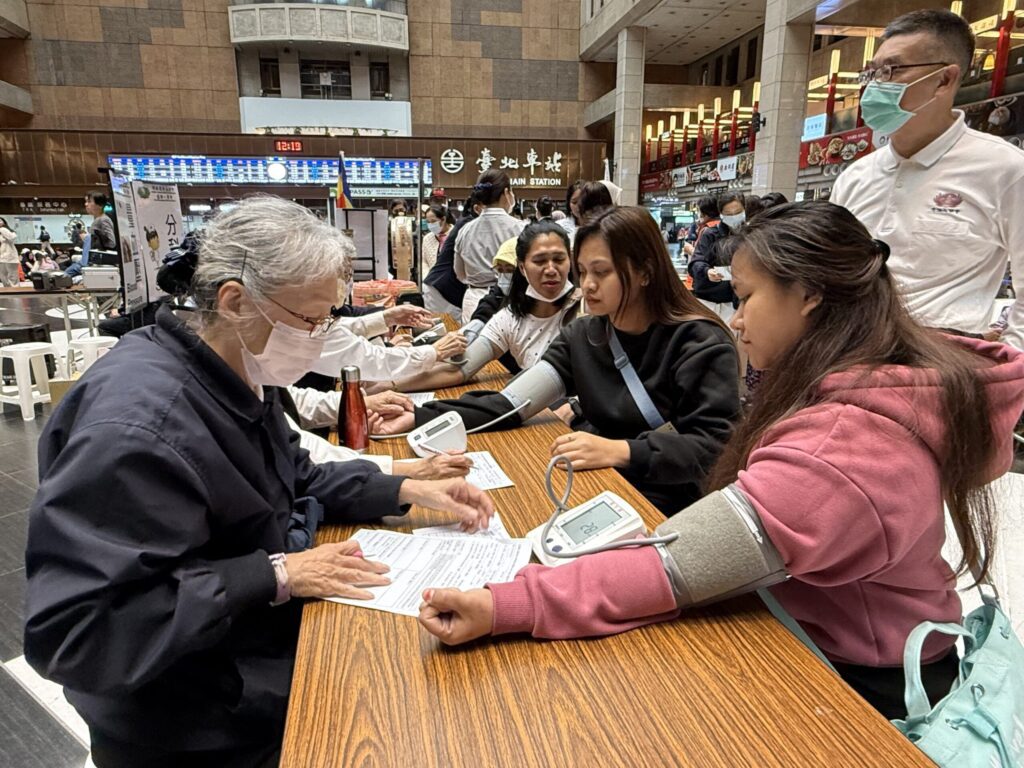 關心健康不分國界　北市邀移工免費健檢送按摩好禮