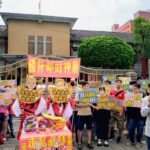 走私加熱菸狂拜餵符部財神！民眾赴立院諷刺政府助長黑市