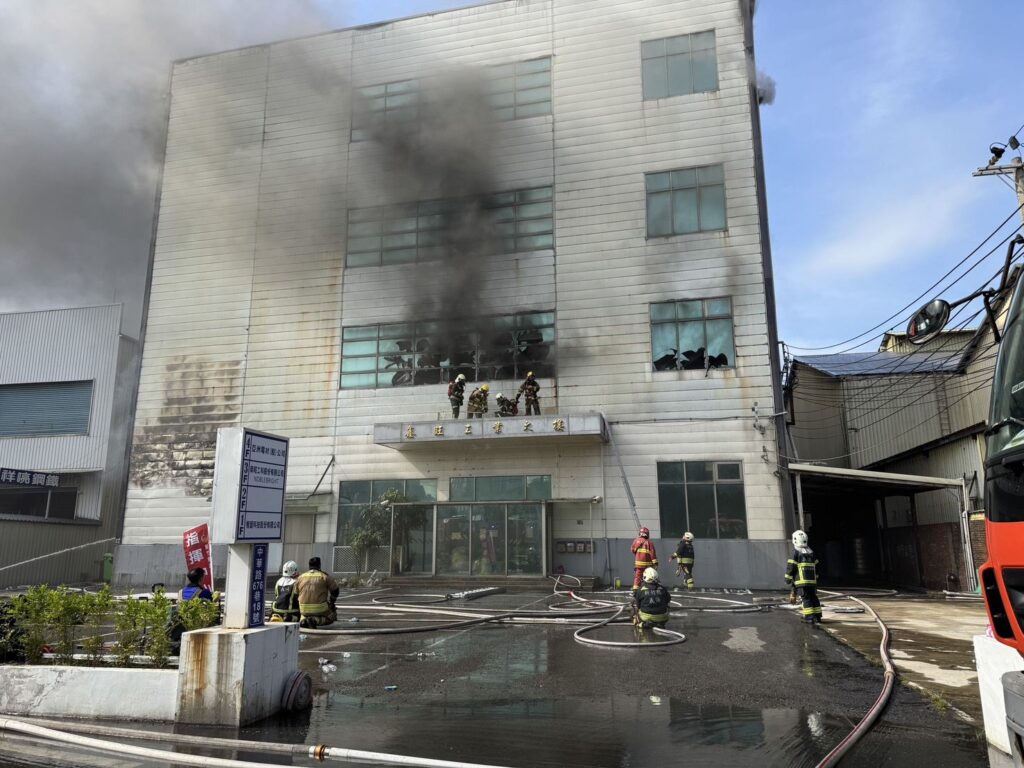 竹北某工廠凌晨生火警下午才撲滅