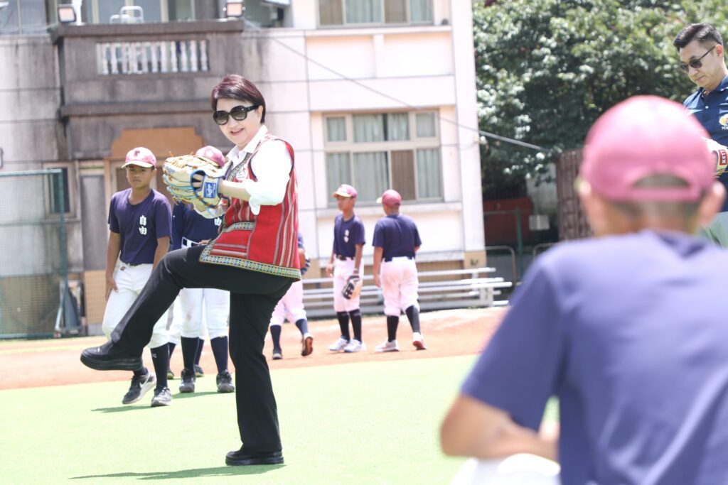 自由國小征戰美國少棒錦標賽　盧市長親致贈旅費並加碼10萬「加菜金」助圓夢