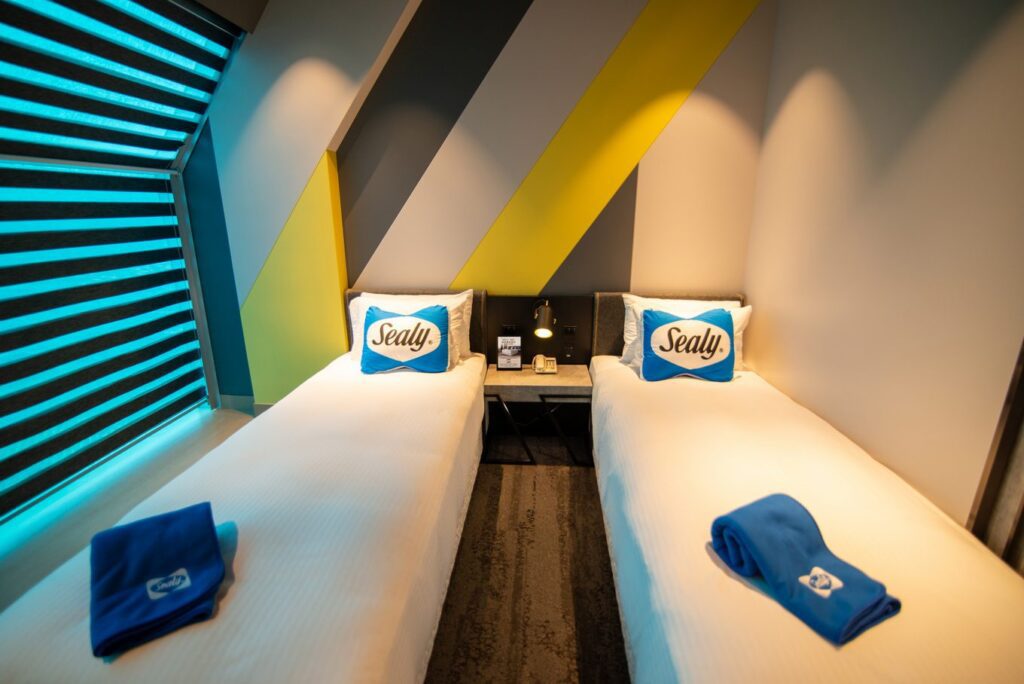 告別機場疲憊-桃園機場環亞貴賓室攜手sealy打造尊榮舒眠房