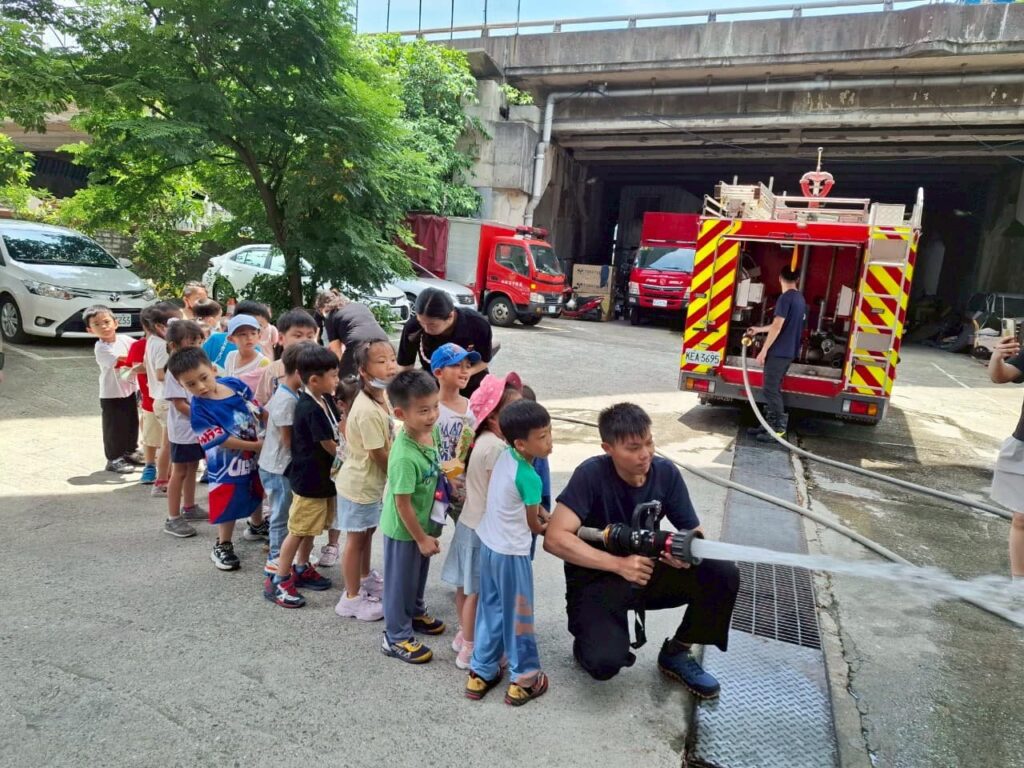 幼童快樂學防災!南榮幼兒園參訪仁愛消防分隊體驗防災宣導活動