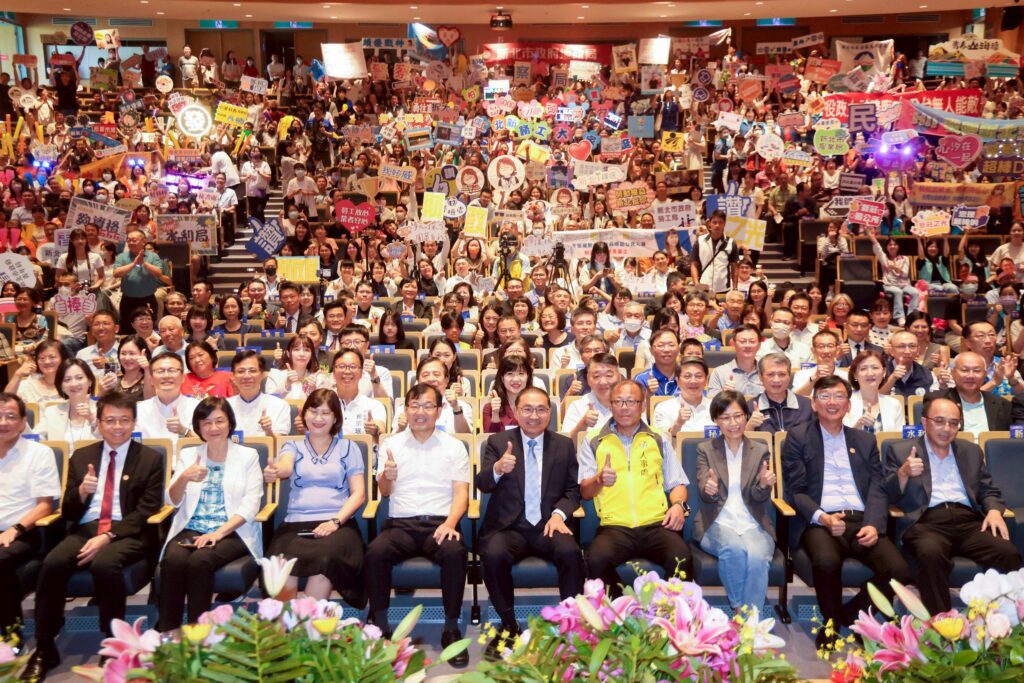 新北市府表揚模範公務人員暨績優人員　侯友宜感謝同仁辛勤付出