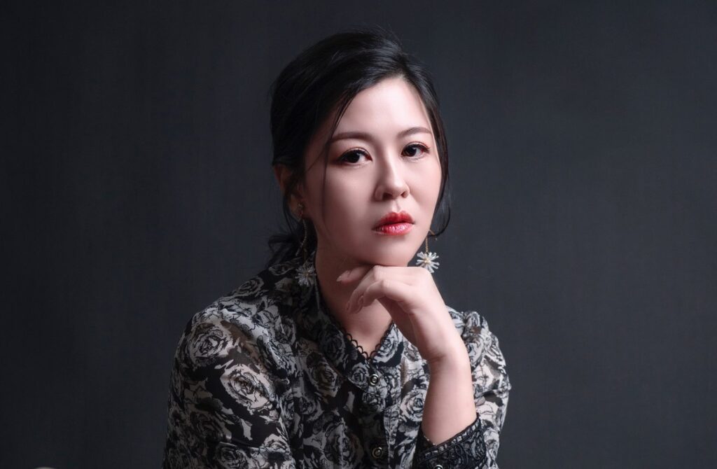 陳奕珊餐飲千金變教唱天后-簽售會超大陣仗席開60桌