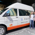 歐陽秋月生前遺願 捐贈高頂復康巴士 兄長代為圓夢