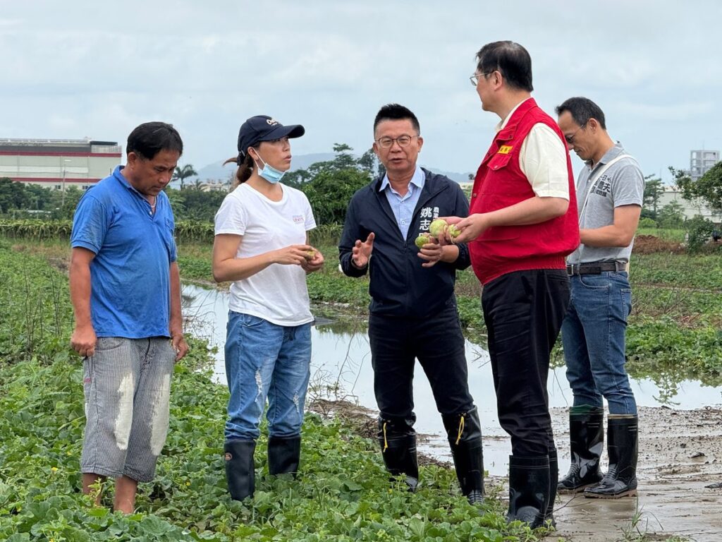 高雄市羅副市長前往產區關心農損情形-囑咐加速辦理農損