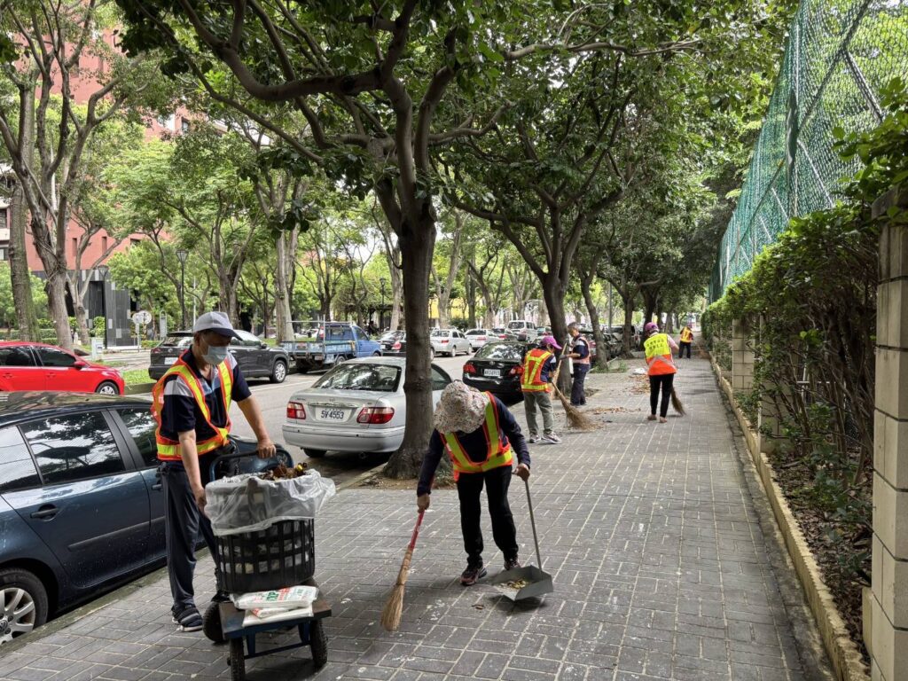 丹娜絲颱風影響漸歇　中市各區公所與志工總動員加速家園復原