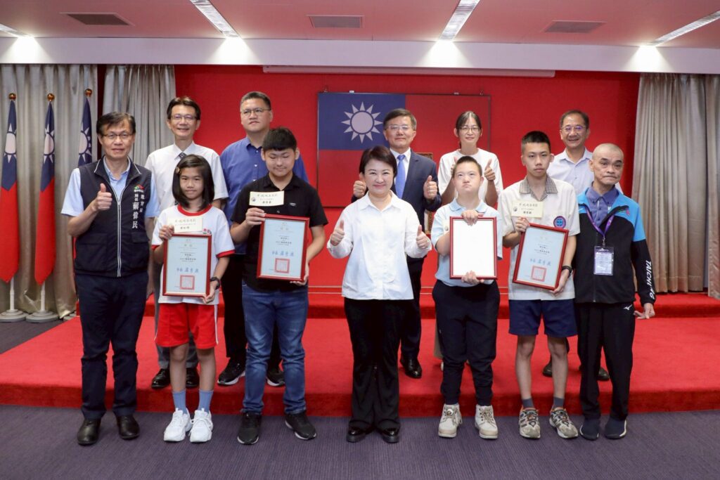 勇往向前綻放人生光芒　中市2025總統教育獎5生獲殊榮