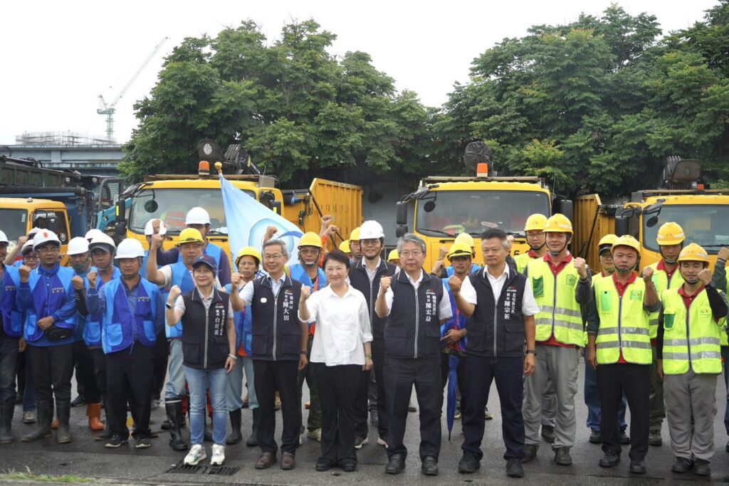 挺進嘉義世賢路! 中市建設局全力搶通-展現救災高效率