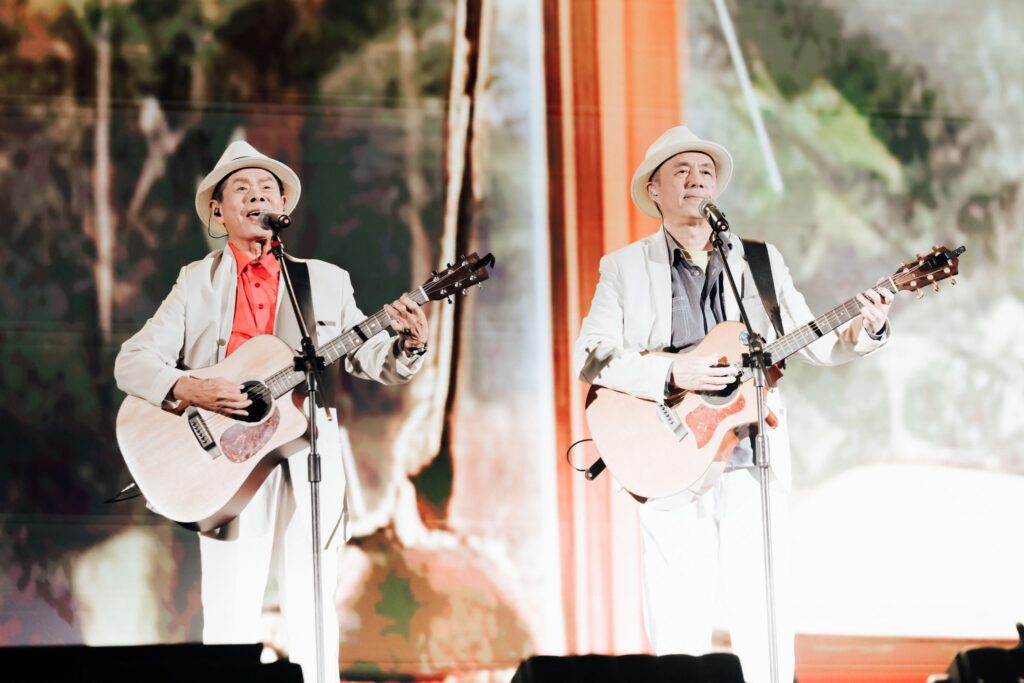 民歌五十跨越半世紀-吳楚楚登高一呼-集結超過六十組民歌手臺北大巨蛋大團圓