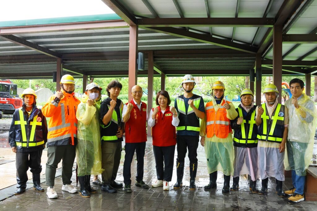 致敬風雨中最溫暖力量 黃敏惠慰勉第一線救災人員