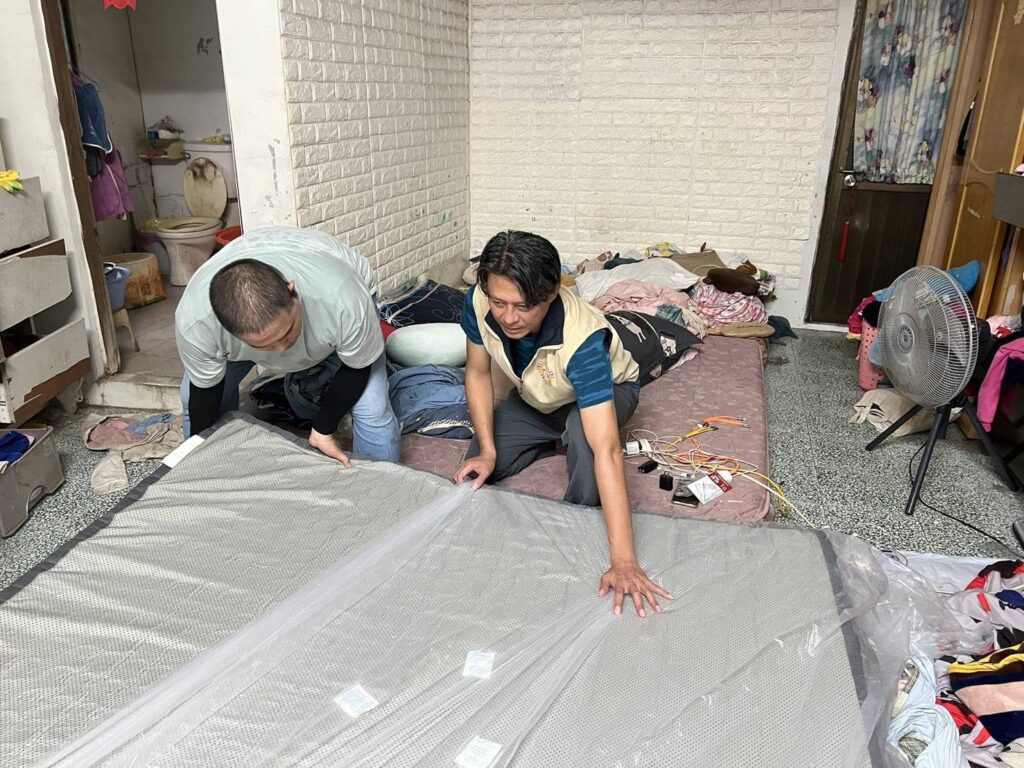 高雄榮服處跨區送暖感動人心　孩子終於不再睡地板