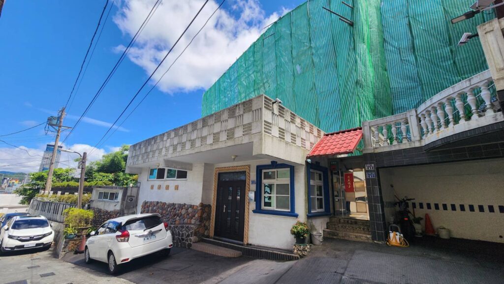 基隆市內荒廢數十年的淨因禪寺違建 八月起開拆