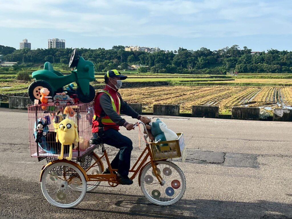三輪車響起「有酒矸通賣無」！-中市外埔區隊復古風潮推環保