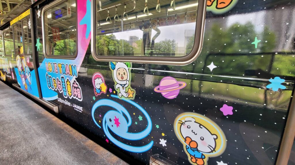 捷米攜手麻吉貓啟航　捷運「太空之旅」彩繪列車暑假登場
