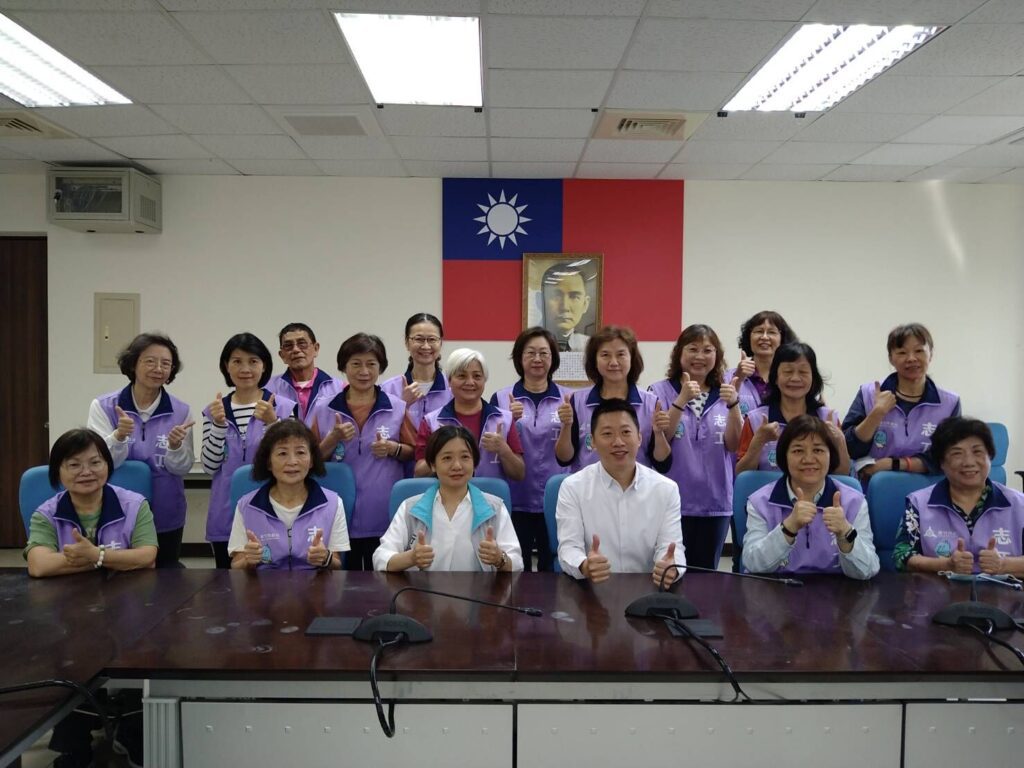 竹市樂齡志工導入數位力！邱臣遠代理市長：推動智慧國際化服務