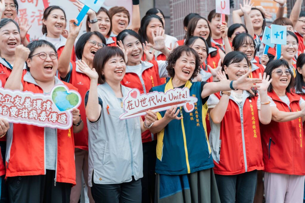 u-cafe車駛進嘉市致敬公衛英雄-傳遞愛滋零歧視精神