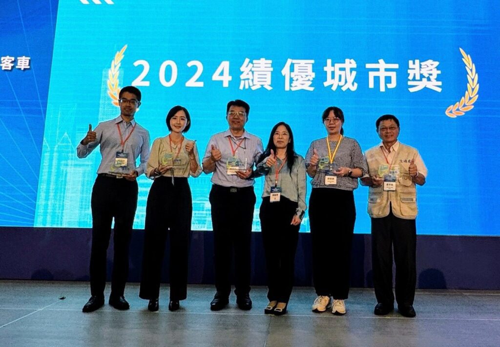 嘉義市區公車全面電動化　台灣氫能與電動大客車淨零移動論壇獲表揚