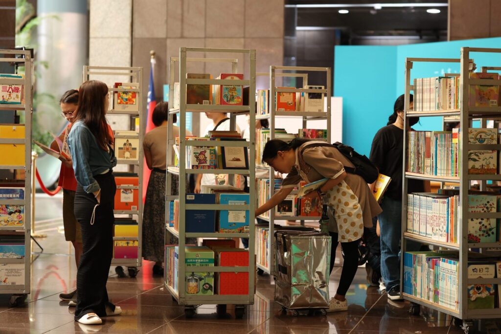 北市府化身書香市集　民眾響應永續閱讀