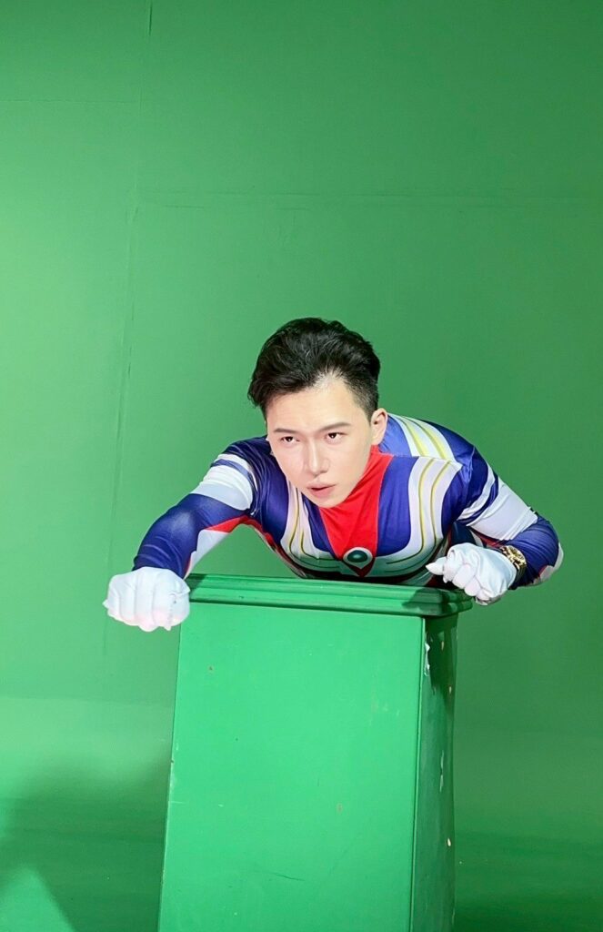 周靄宏變身奧特曼銀河英雄-對決金錢怪獸