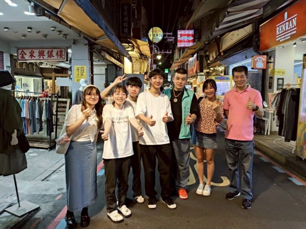 東吳大學教授走訪士林夜市　見證文化與美食交織的城市魅力