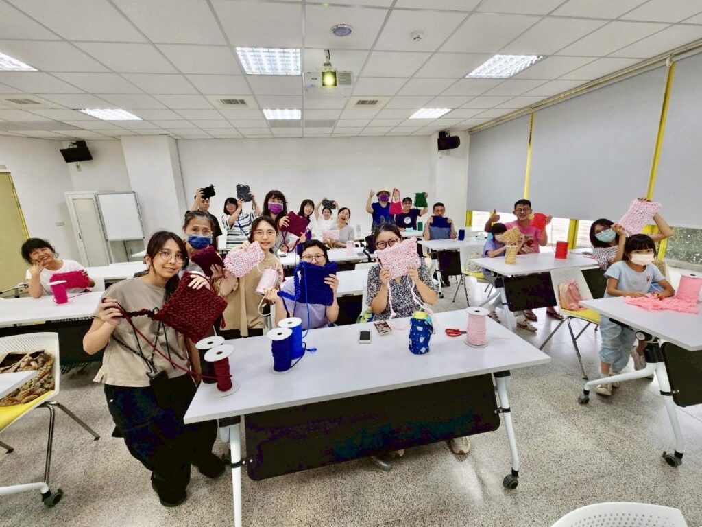 行動落實環保減塑! 中市動保處辦手作毛孩提袋課程推永續