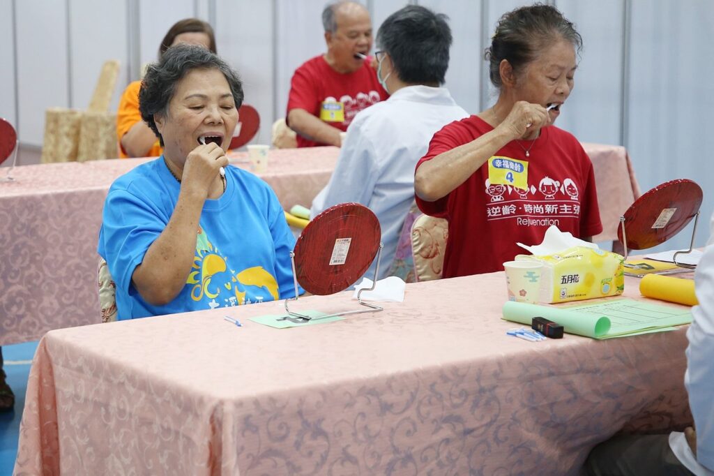 嘉市樂齡勇壯潔牙賽 長者展現潔牙技巧 共同推廣口腔健康