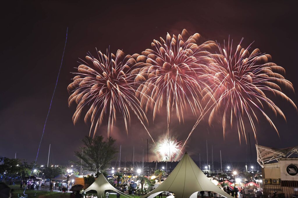 基隆浪曲嘉年華吸引20萬人共嗨　告五人壓軸開唱　煙火點亮港灣