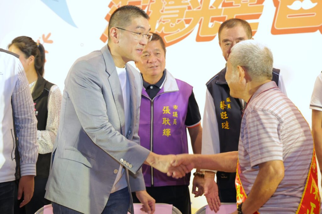 七堵表揚21位模範父親　謝國樑提前獻上父親節祝福