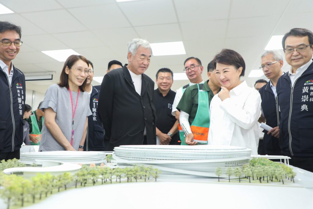 新里程碑!台中巨蛋邁入主體工程階段 盧市長偕隈研吾勉勵施工團隊