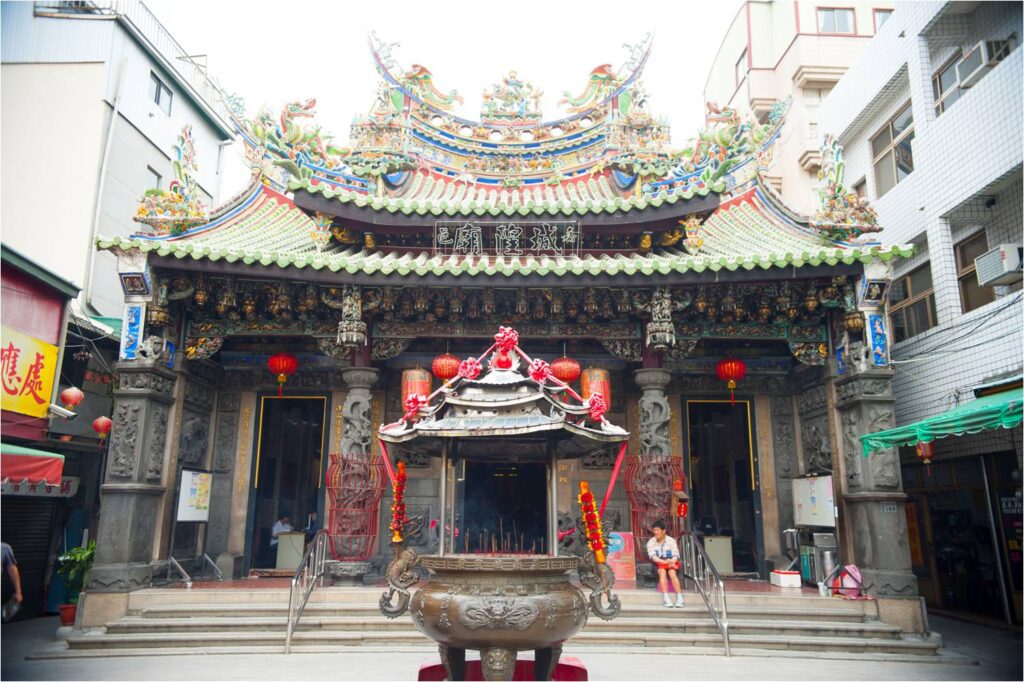 嘉義市「閱讀浪」行動書車　前進國定古蹟城隍廟閱讀造浪