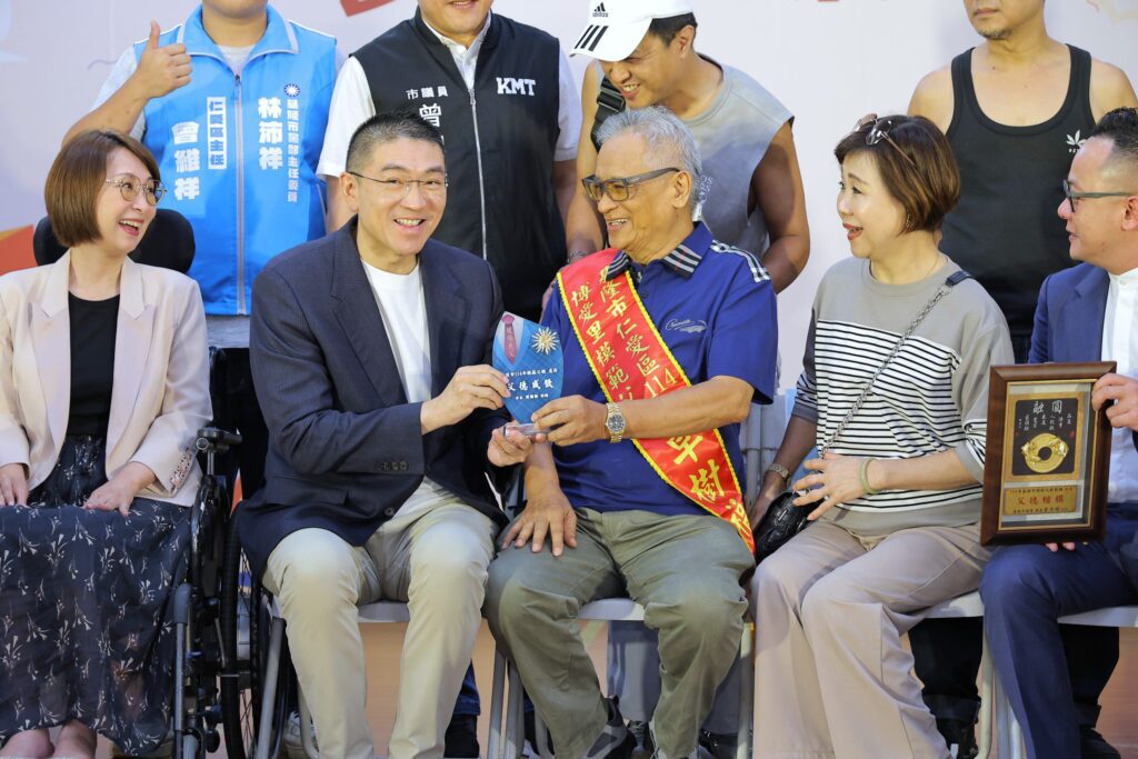 謝國樑表揚基隆仁愛區模範父親 傳遞溫馨家庭價值