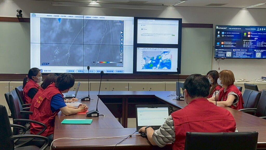 徹夜守護即時搶通 中市建設局持續開設災害應變中心守護市民安全