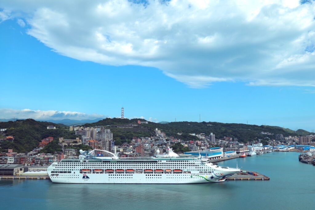 「領航星號」首泊基隆　邱佩琳盼郵輪產業鏈帶動觀光與在地就業