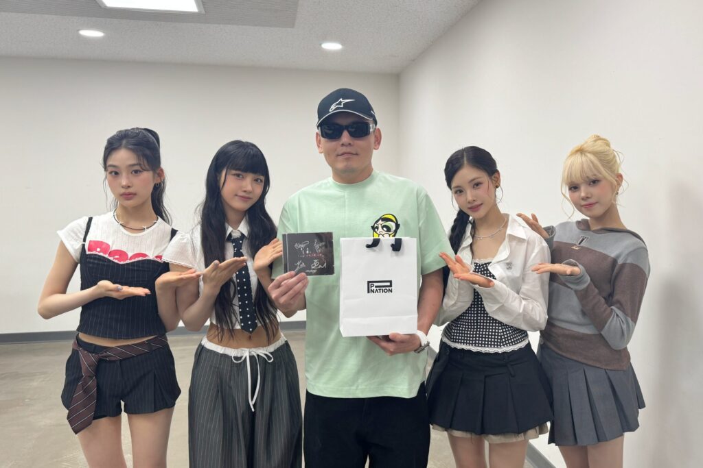 台中首度舉辦「k-pop-masterz2025」演唱會-副市長鄭照新親送台中四寶-春風送上百年肉圓