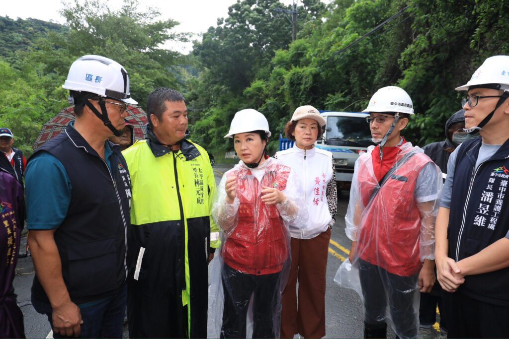 太平區黃竹里竹村路因豪雨崩塌　盧市長勘災指示：全力搶通、保障居民安全