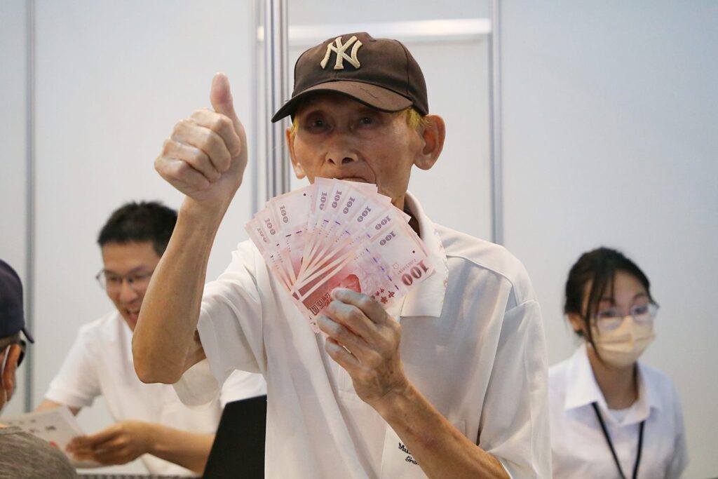 嘉義市購物節熱烈開跑 發票登錄破億創新高 8月起加碼「滿千送百」拚買氣