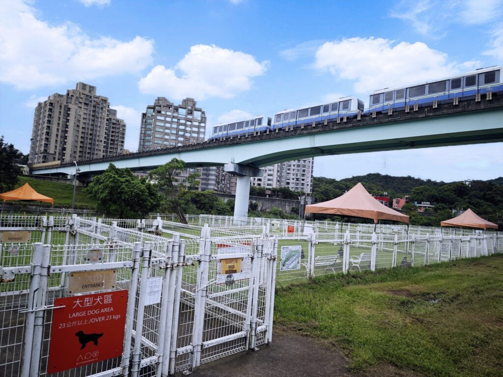 北市萬興狗活動區設中型犬專區 全國首創今起開放使用