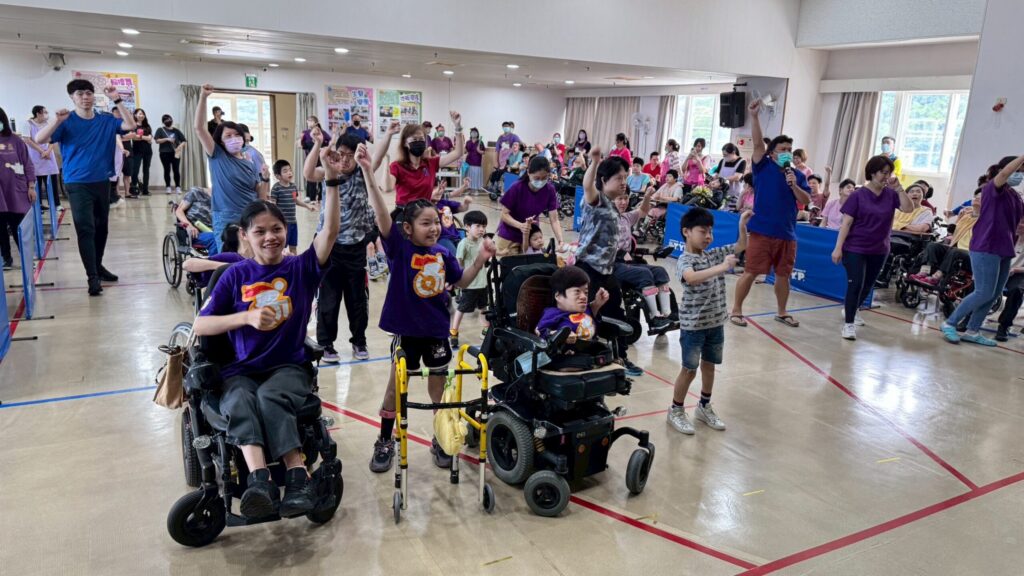超越障礙 八里教養院運動會 腦麻生克服挑戰舉聖火 共創無障礙運動精神
