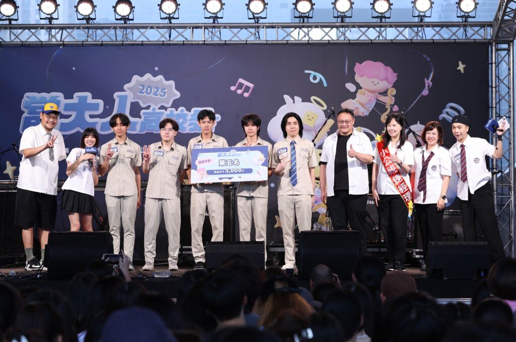 怕胖團、麋先生都來了！「當大人高校祭」移師台中　鄭副市長、新聞局長化身高中生重返青春記憶