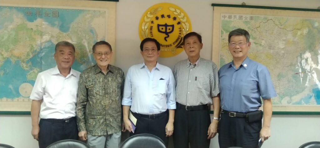 紀念抗戰勝利與台灣光復八十週年!　管中閔訪中華戰略學會理事長李本京達共識:擴大交流合作　共同傳遞中華民國歷史記憶