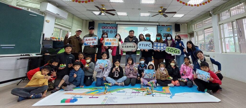 臺灣港埠協會 交通部航港局及高雄港務分公司攜手送ai到花蓮 原鄉學童用科技玩出藝術新想像