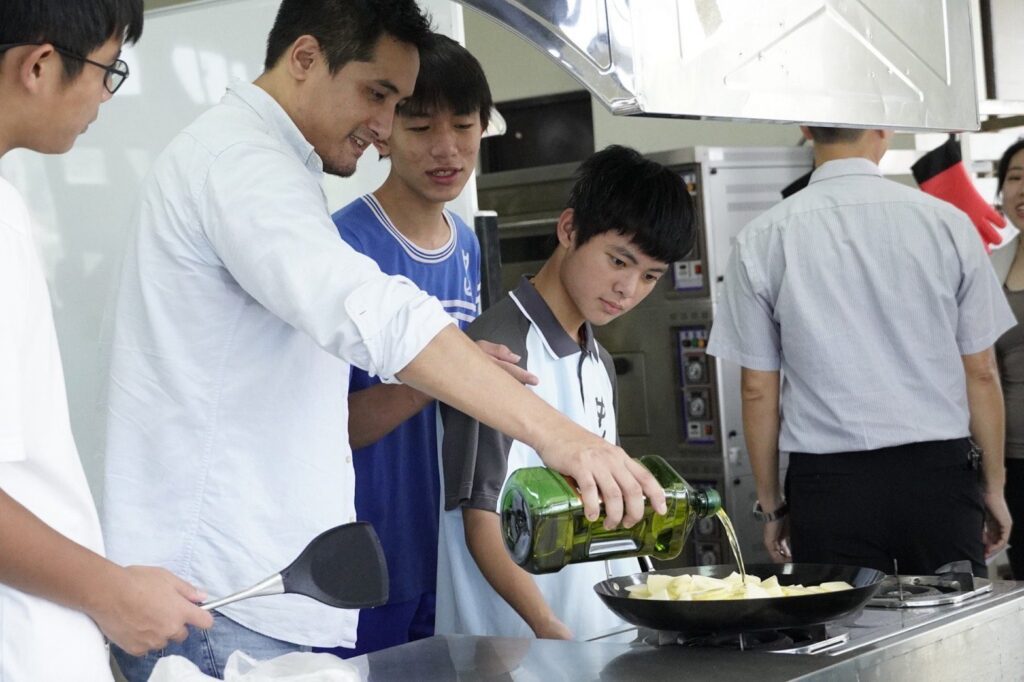 基隆兒少體驗「舌尖上的饗宴」　西班牙新住民講師分享異國美食與文化