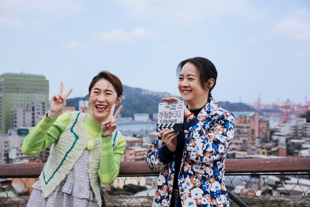 曾寶儀帶「戲劇圈的大秘寶」回家!百白返鄉基隆分享溫暖又爆笑的成長記憶