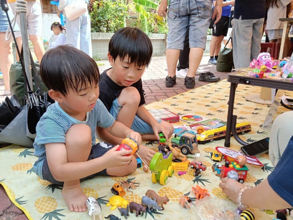 「鬼針草大作戰」基隆快閃！紅磚大道變身孩子們的夏日水戰樂園