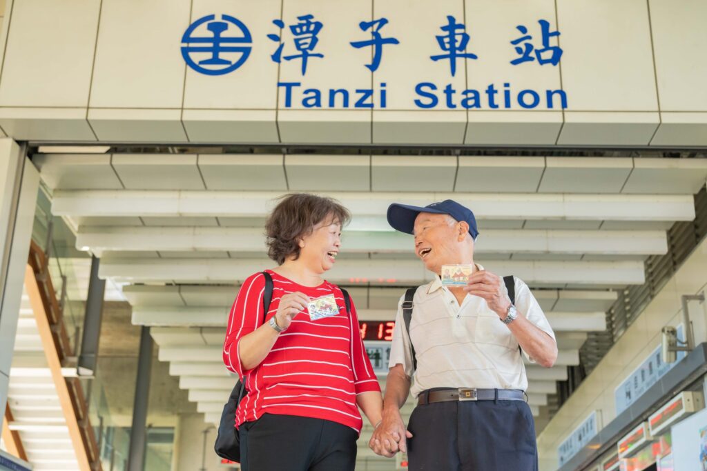 持續照顧長輩　台中敬老愛心卡搭火車貼心升級