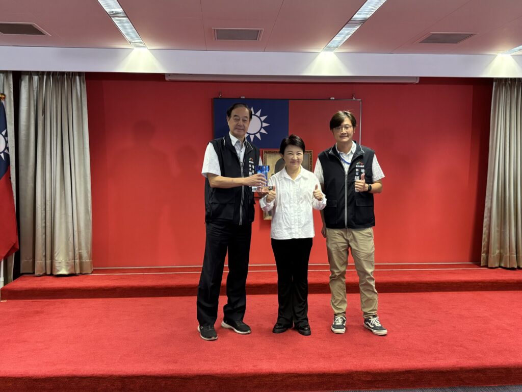中市開發工程再獲獎! 地政局獻獎市府-榮耀歸於全市民