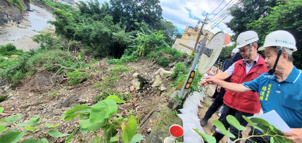防颱進入最高戒備! 中市建設局長深入災點督導復建進度